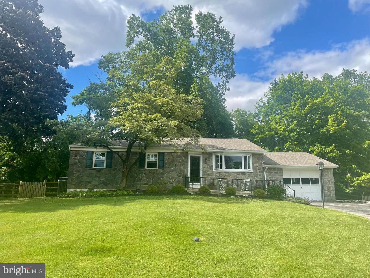 160 Midland Avenue - Photo 1