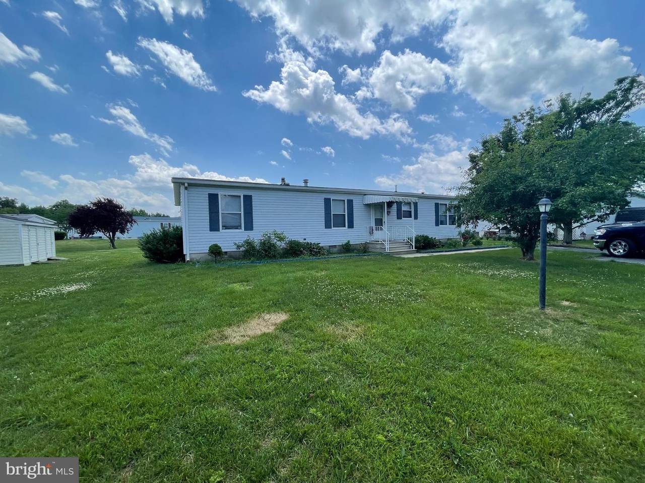 202 Persimmon Cir W - Photo 1