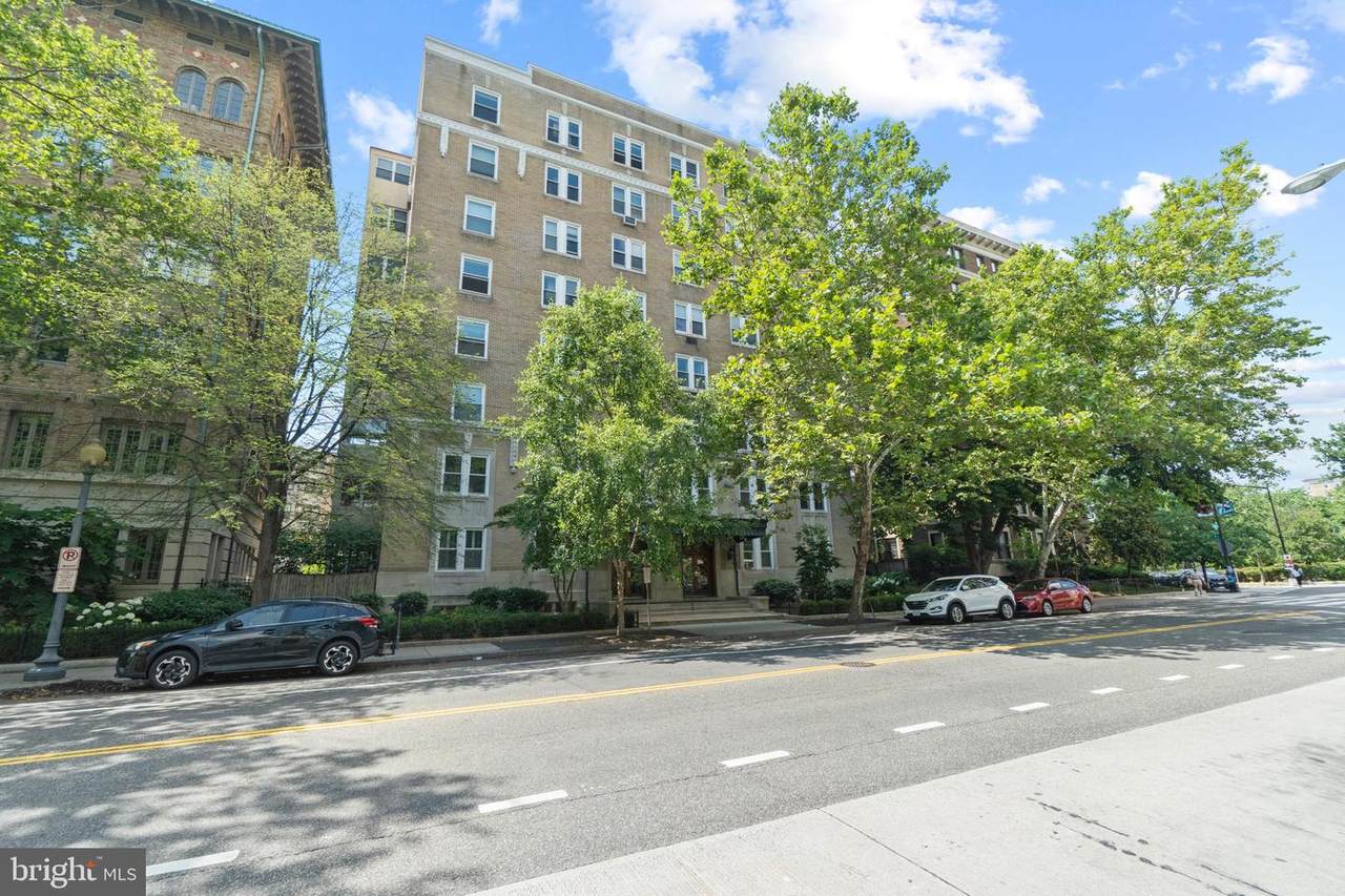 1901 Columbia Road - Photo 1