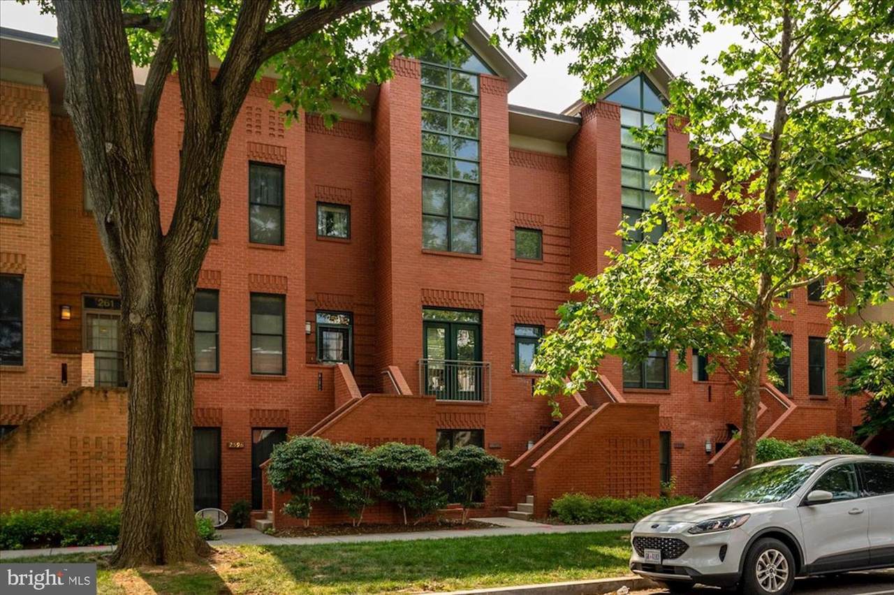 257 14TH Street - Photo 1