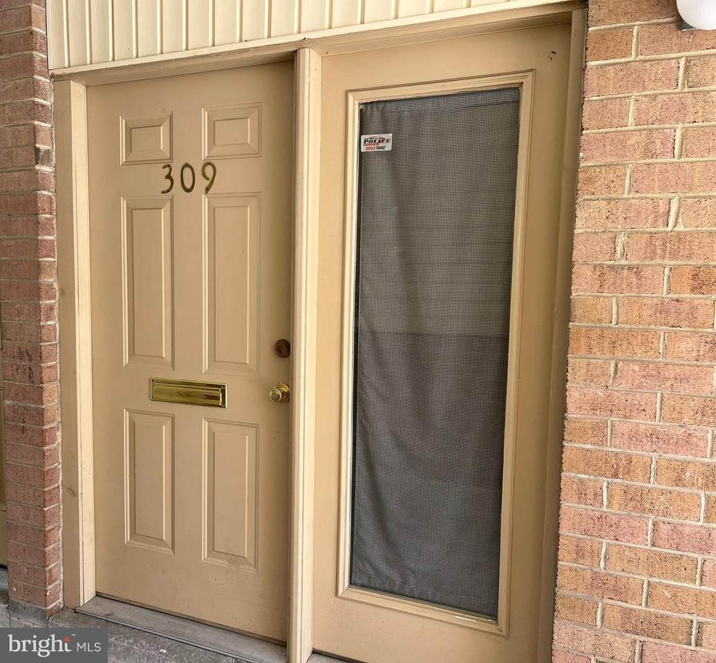 309 Centre Avenue - Photo 1