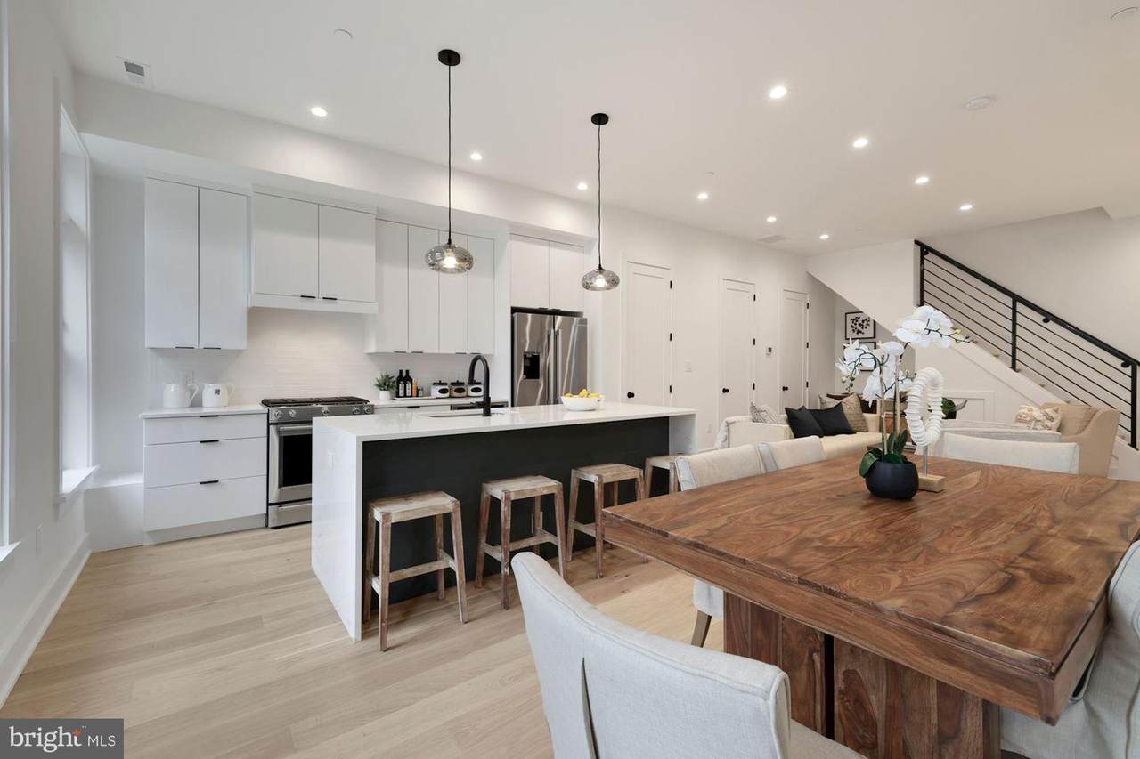 721 Kenyon Street - Photo 1