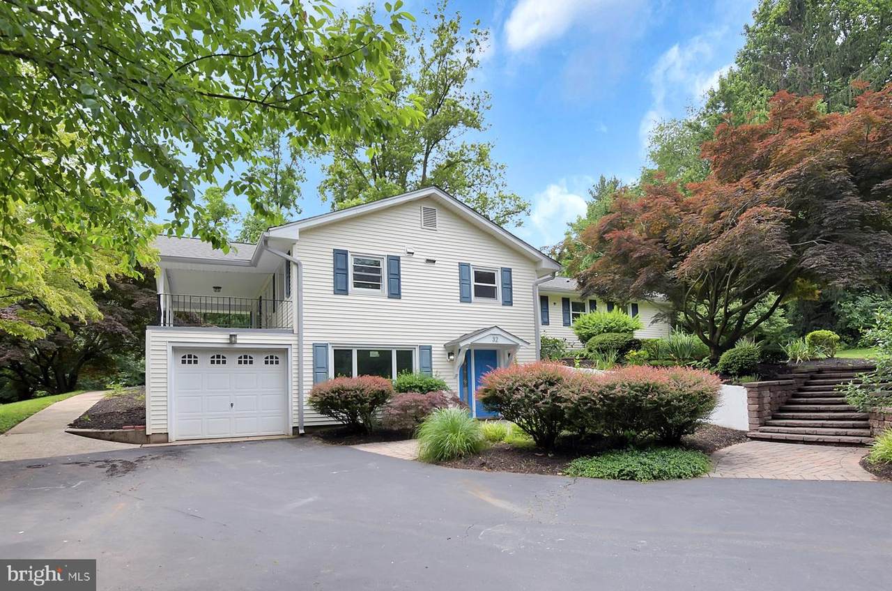 32 Oxford Circle - Photo 1