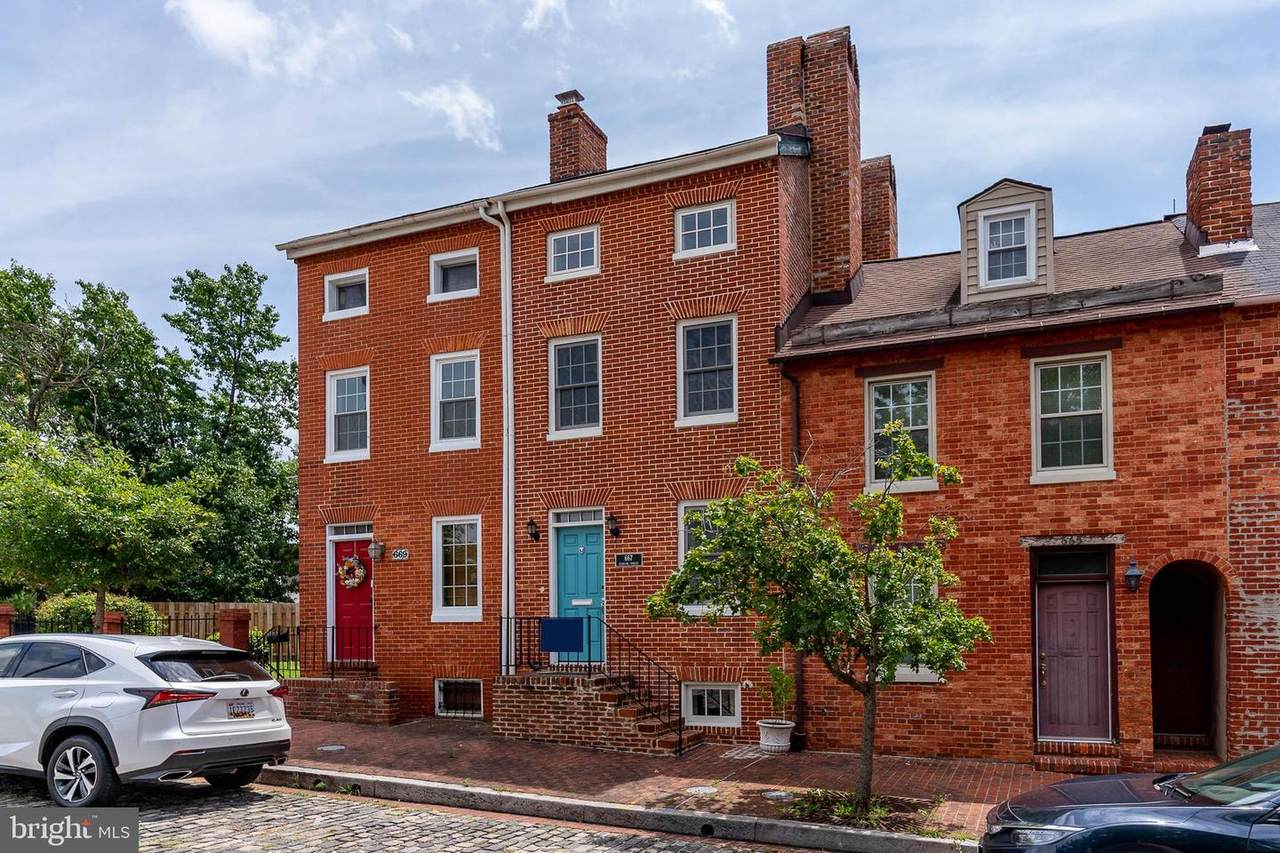 667 Stirling Street - Photo 1