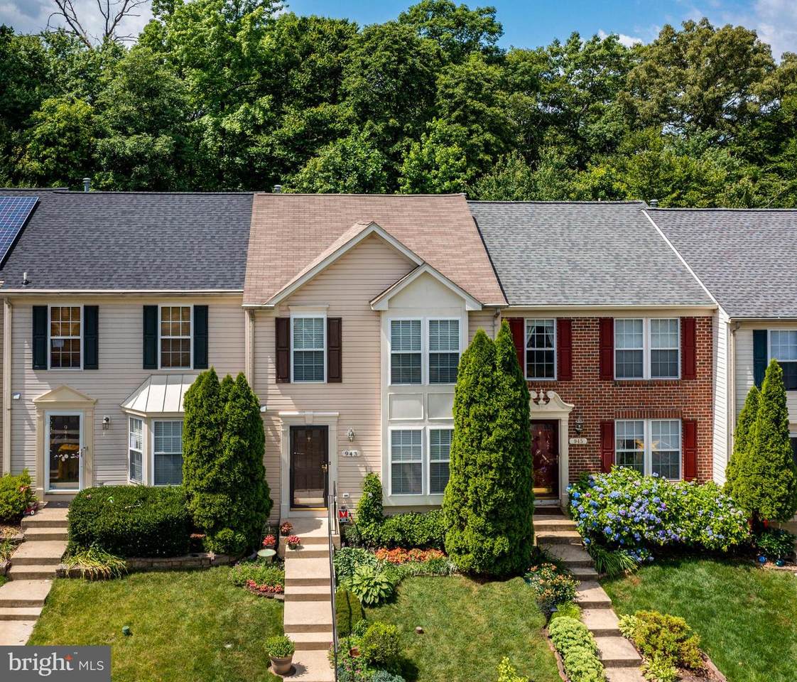 943 Deerberry Court - Photo 1