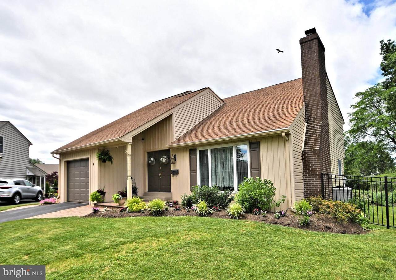 4 Carousel Drive - Photo 1
