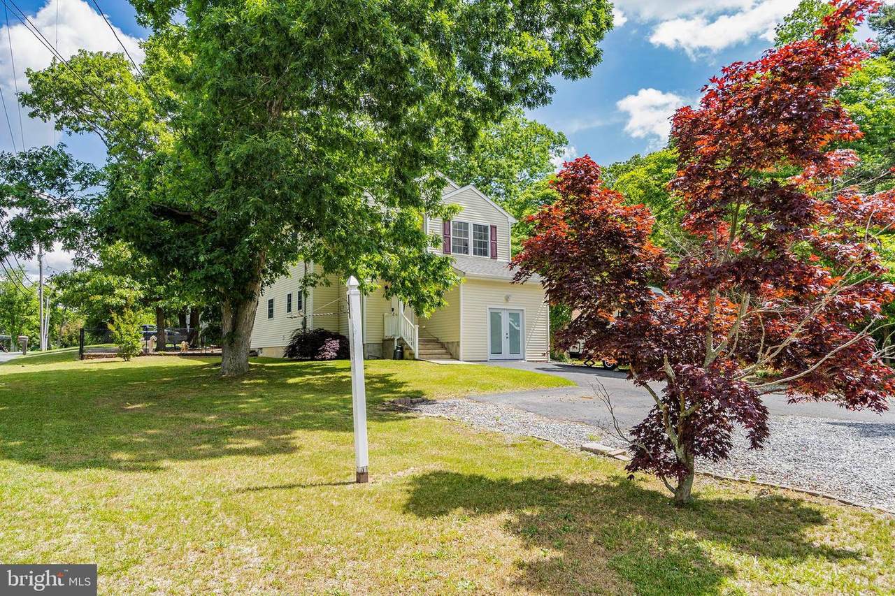 808 Bay Avenue - Photo 1
