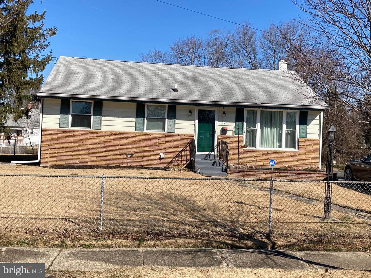 307 Veterans Drive - Photo 1