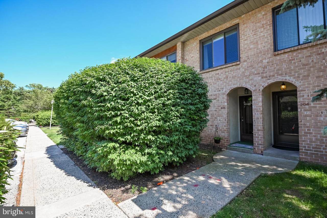 205 Stonybrook Drive - Photo 1