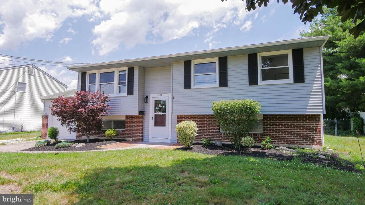 411 Hudson Avenue - Photo 1