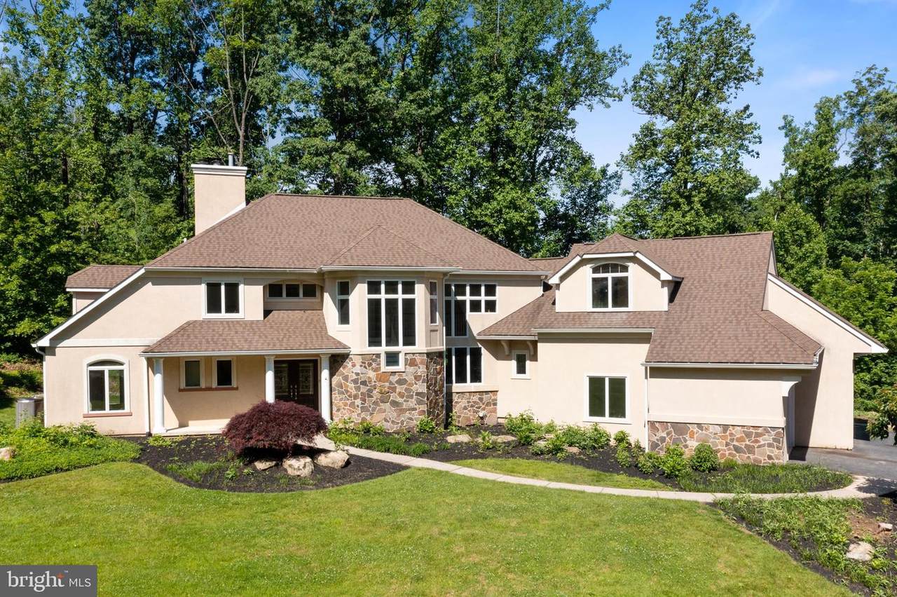 5290 Northwood Drive - Photo 1