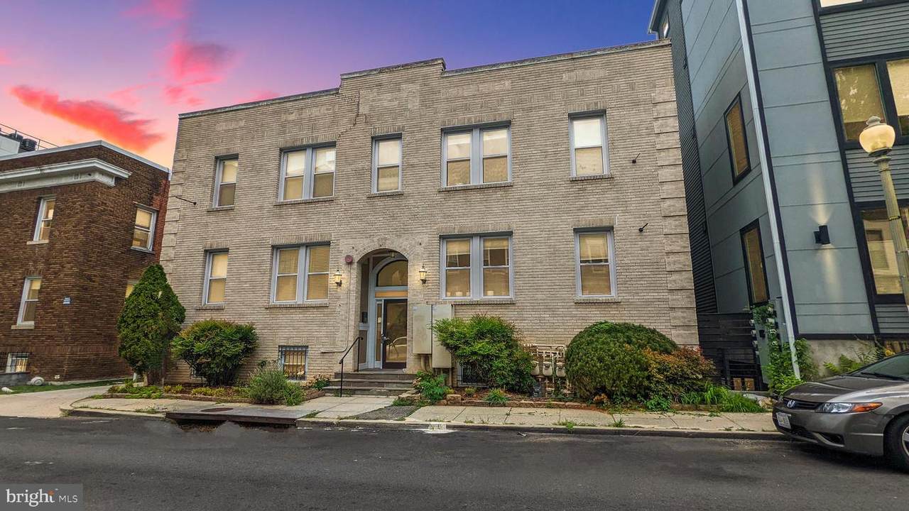 1443 Oak Street - Photo 1