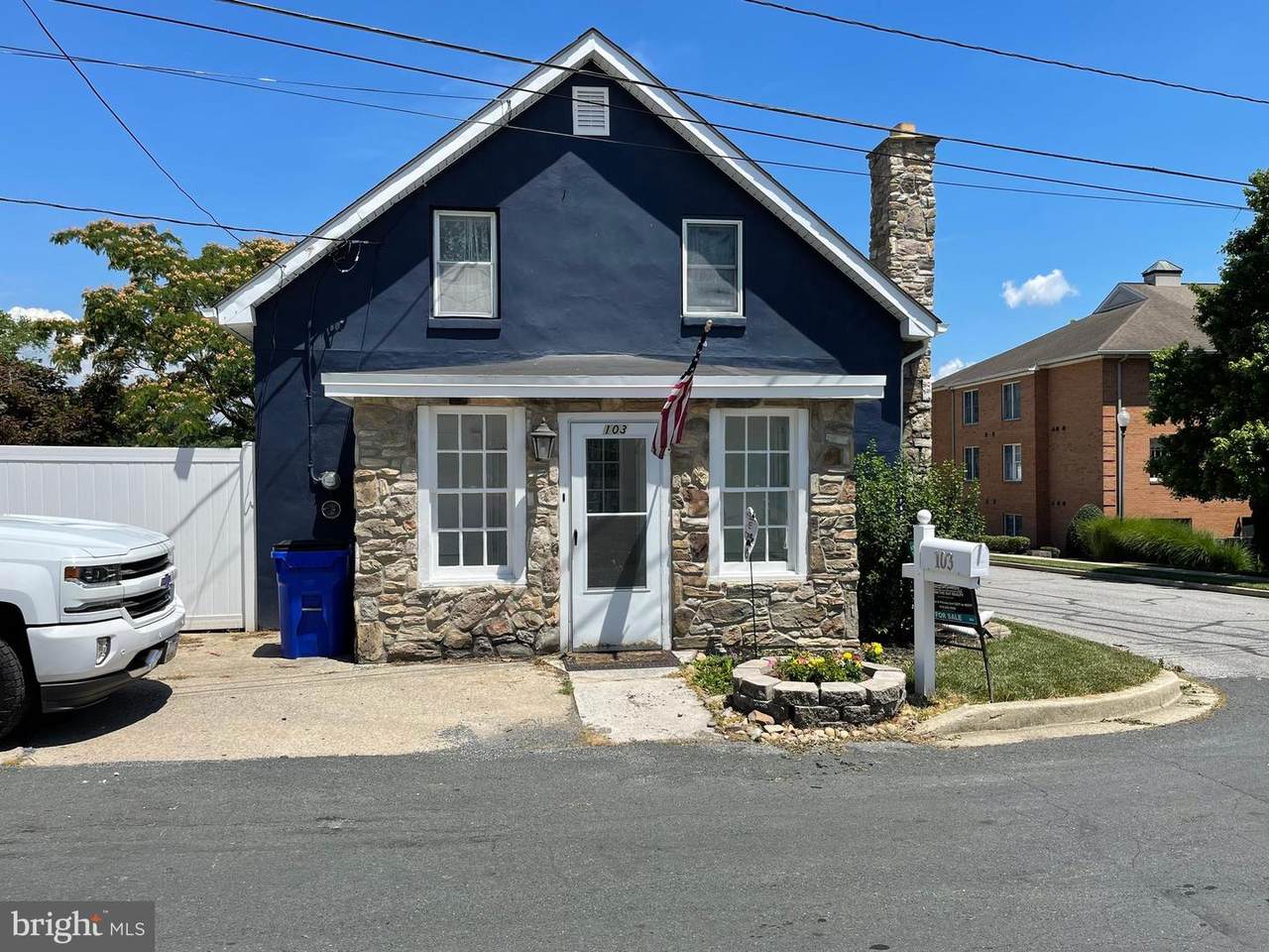 103 Elizabeth Street - Photo 1