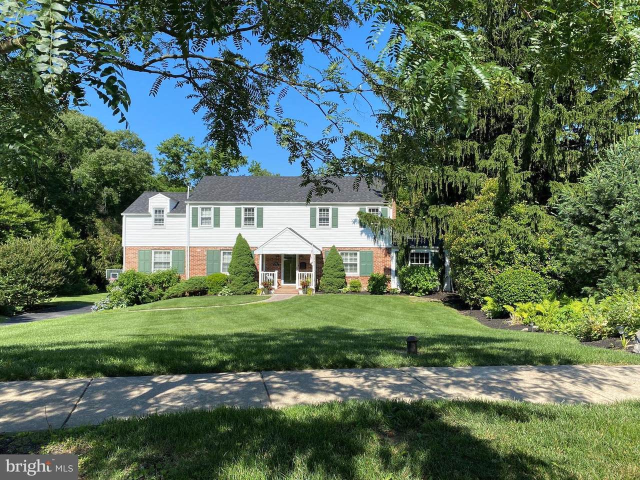 423 Drew Avenue - Photo 1