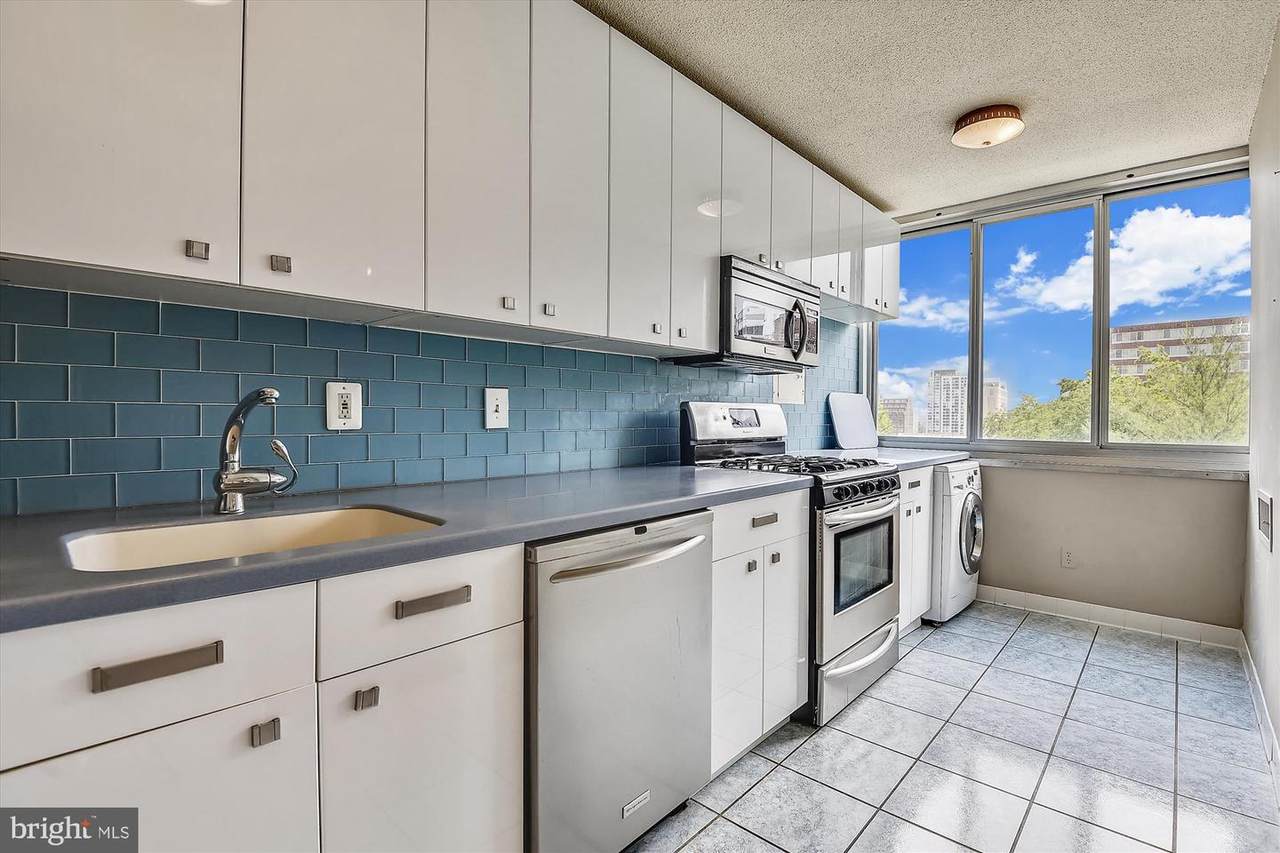 1301 Arlington Ridge Road - Photo 1
