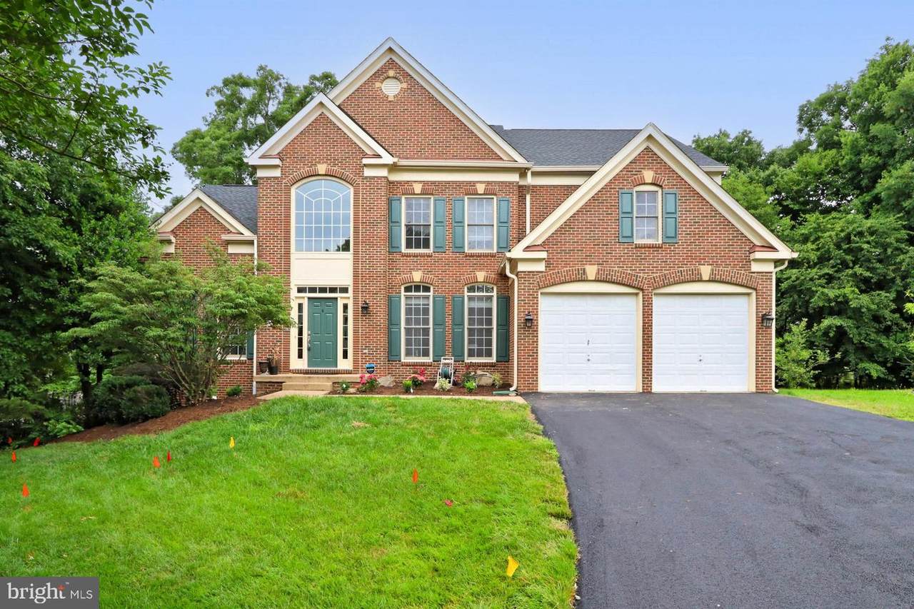 6834 Creek Crest Way - Photo 1