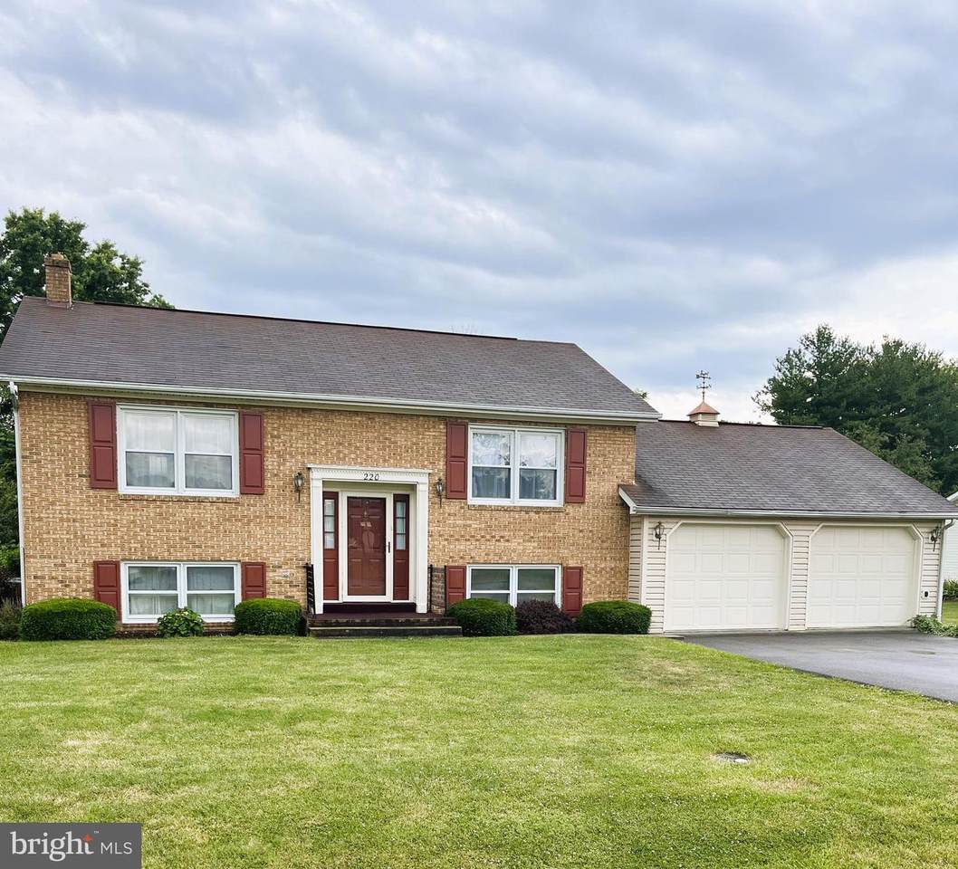 220 Westmoreland Drive - Photo 1
