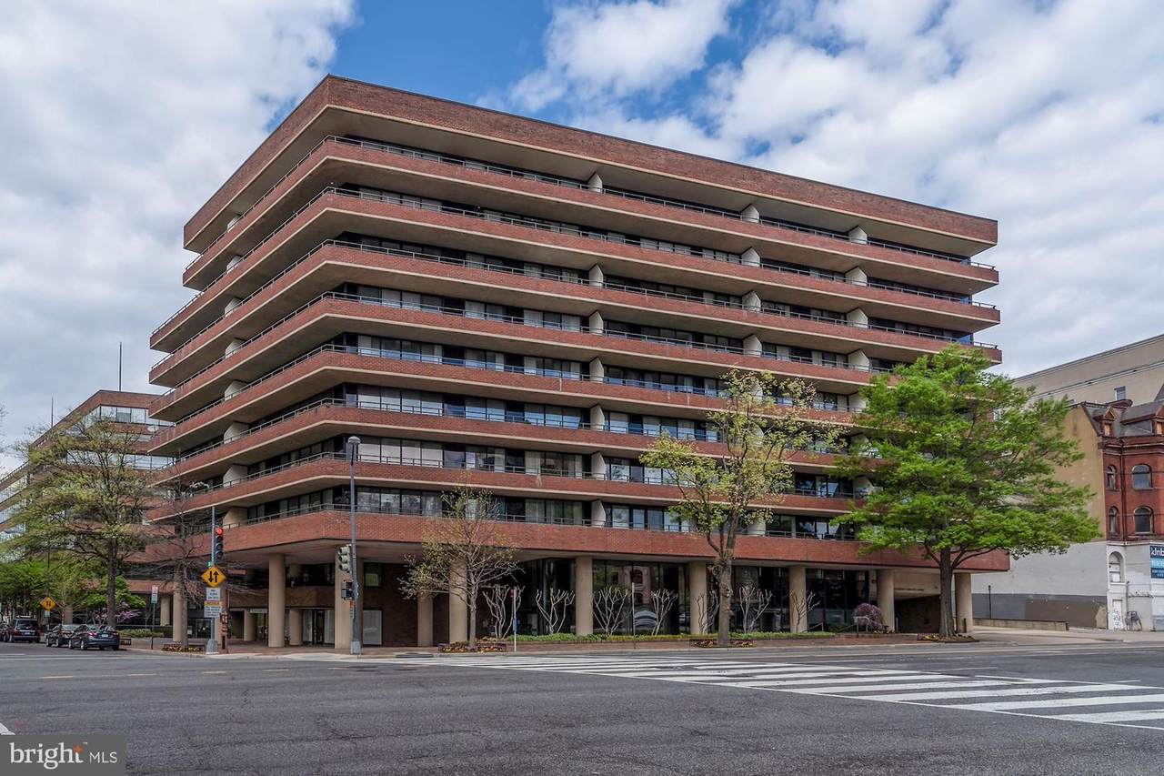 2555 Pennsylvania Avenue - Photo 1