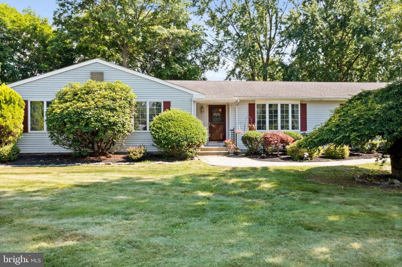 734 Windsor Perrineville Road - Photo 1