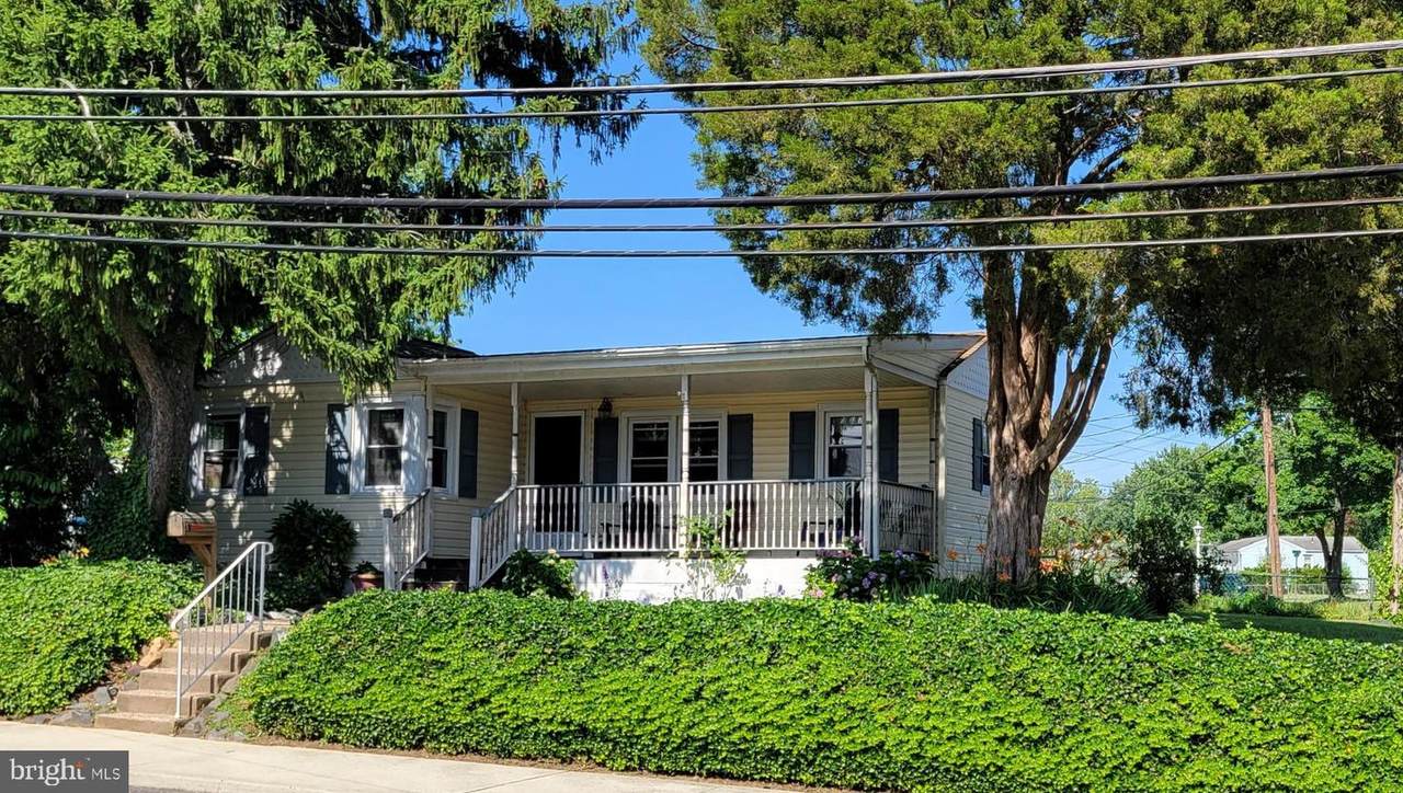 615 Winthrop Avenue - Photo 1
