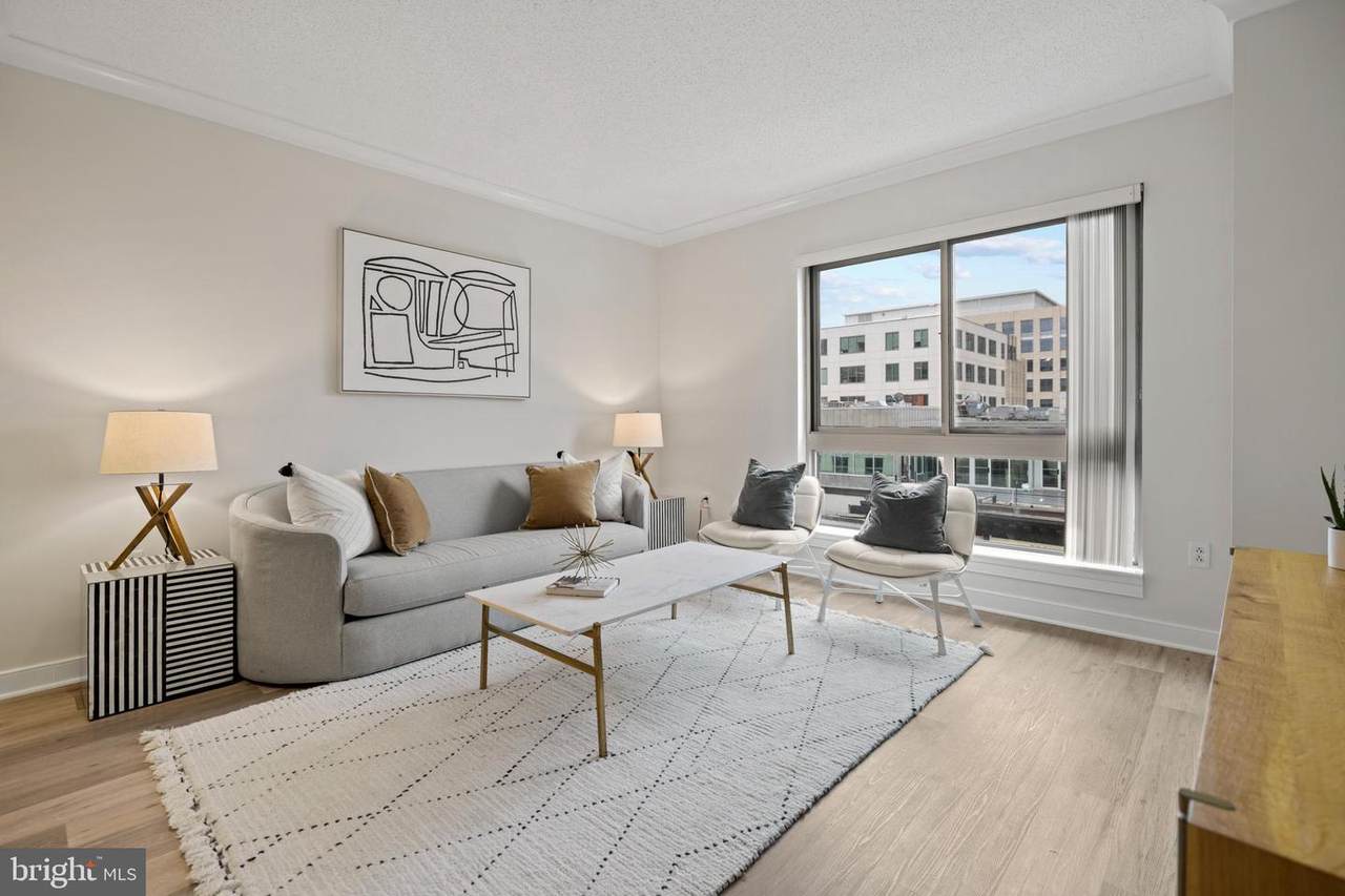 777 7TH Street - Photo 1