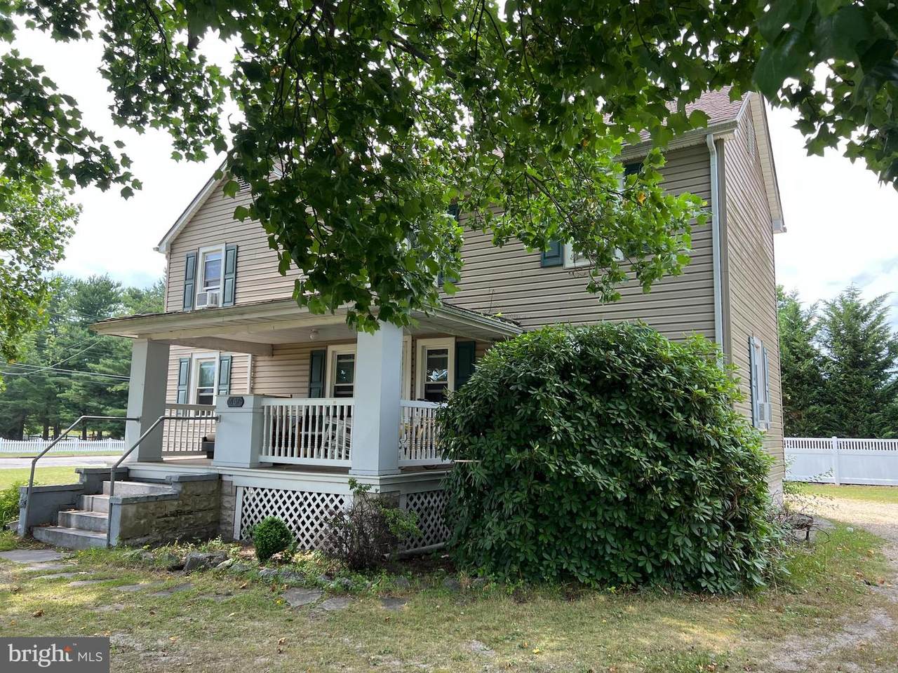607 Fairview Avenue - Photo 1