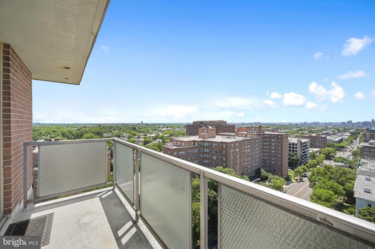 1 University Parkway - Photo 1