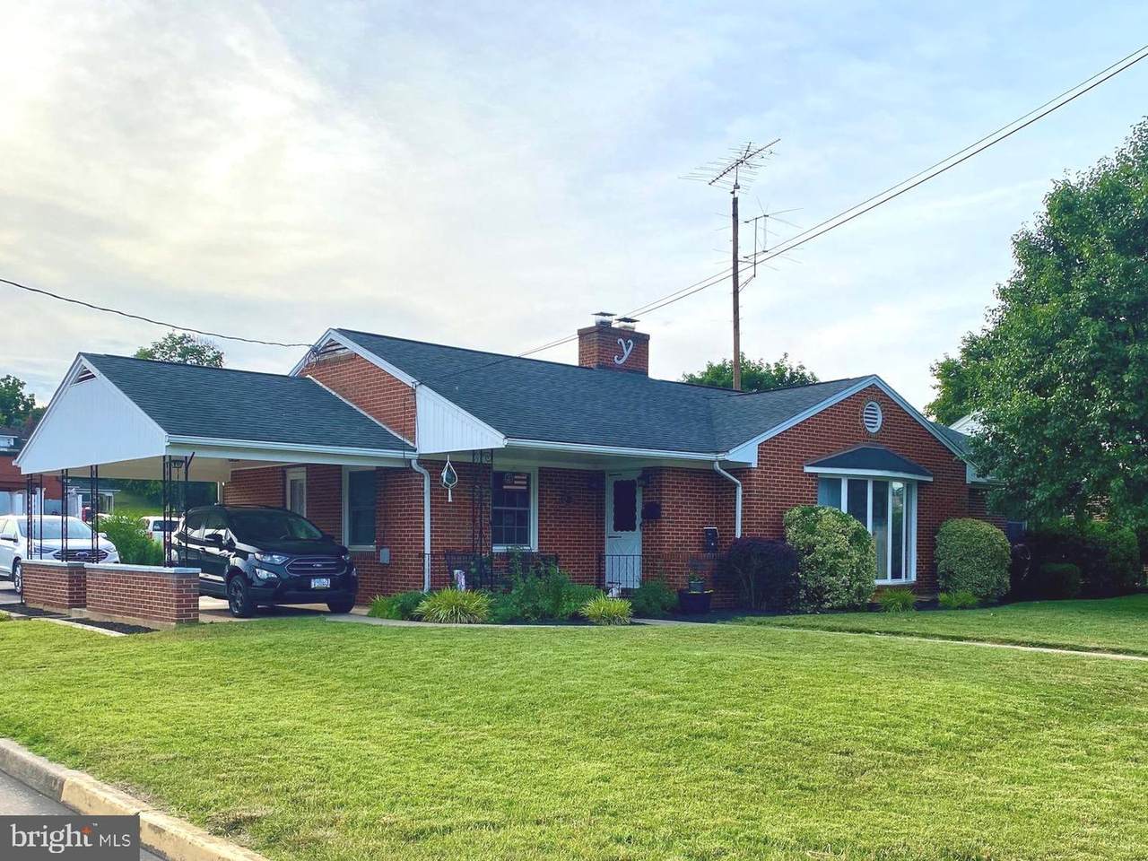915 Florida Avenue - Photo 1