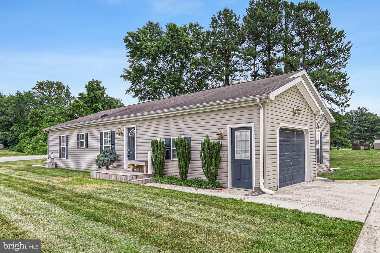221 Salt Creek Drive - Photo 1