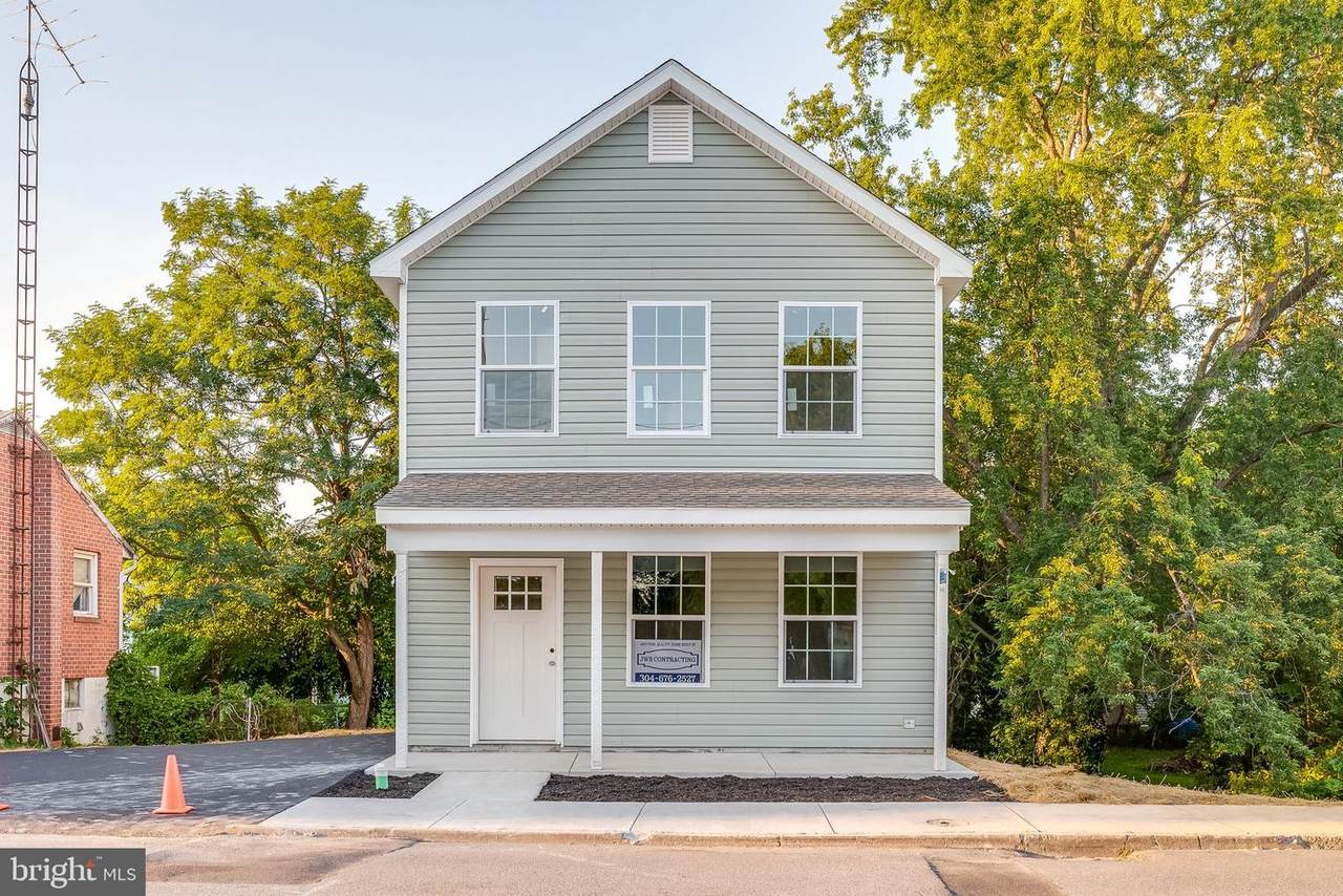 319 Woodbury Avenue - Photo 1