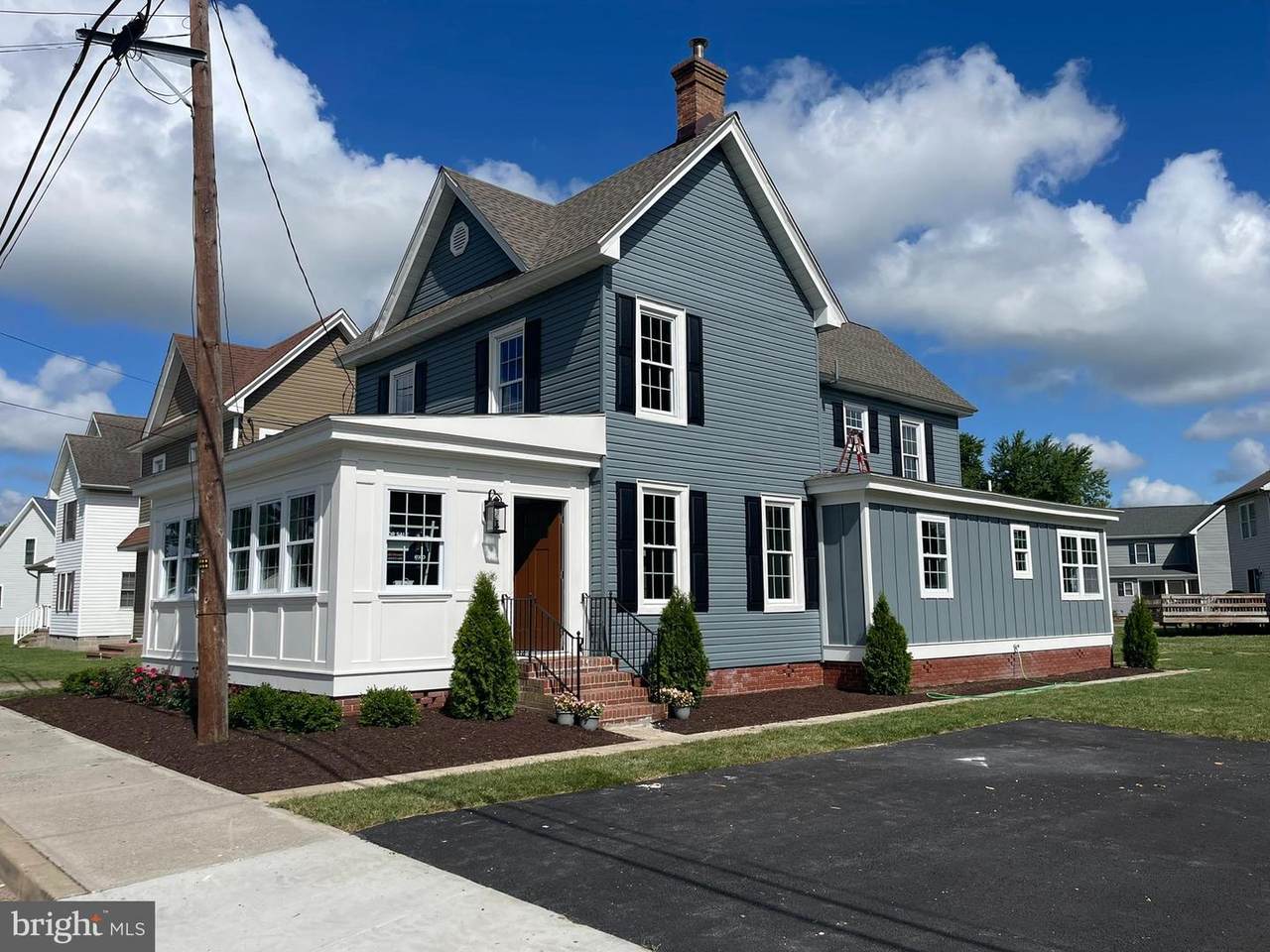 201 Oak Street - Photo 1