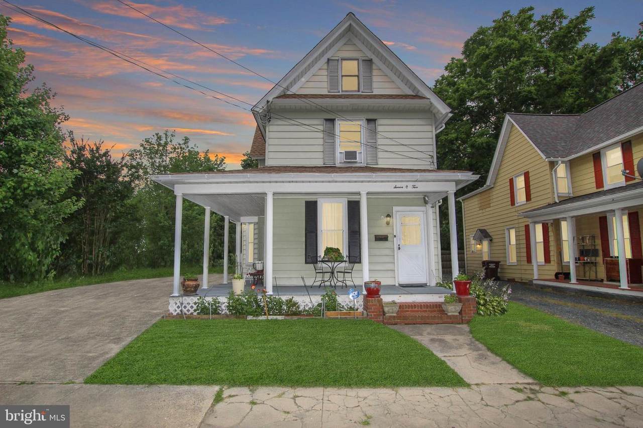 702 Travers Street - Photo 1