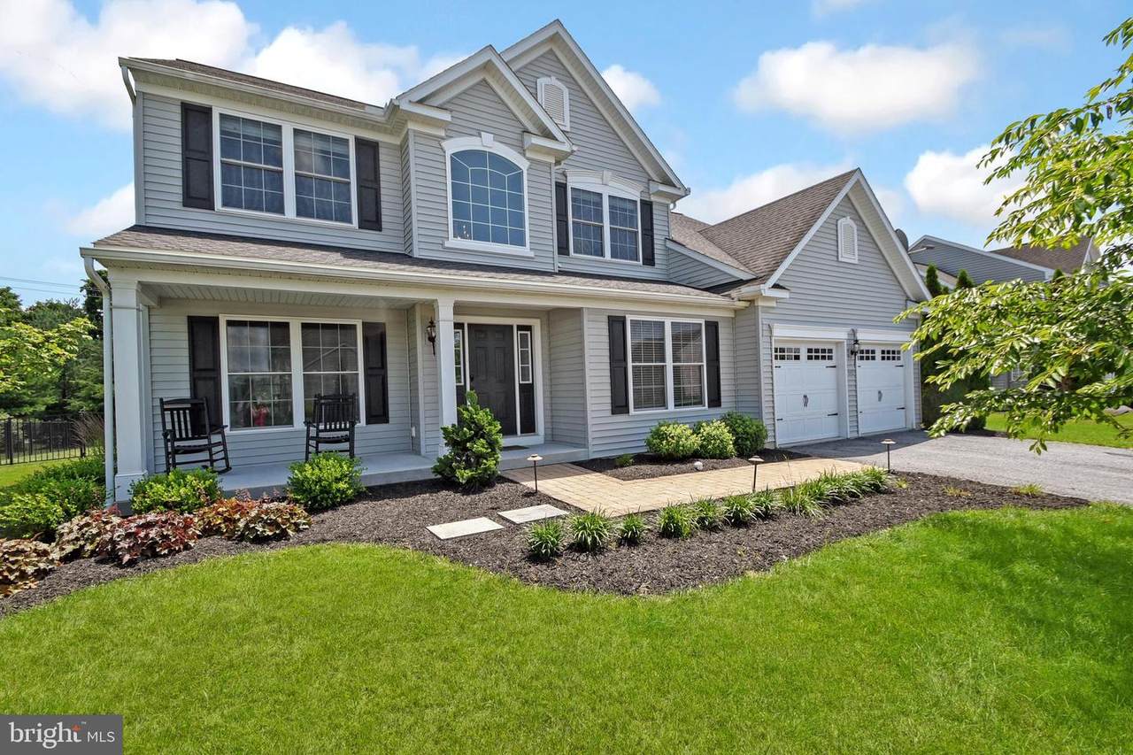 440 Sweetwater Drive - Photo 1