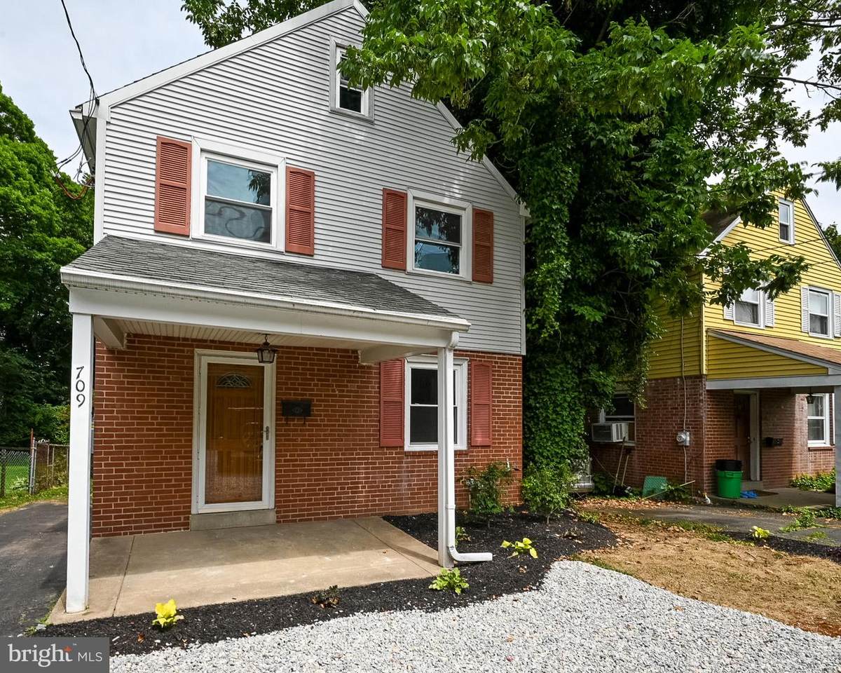 709 Providence Road - Photo 1