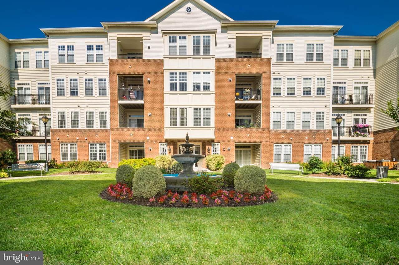 2540 Kensington Gardens - Photo 1