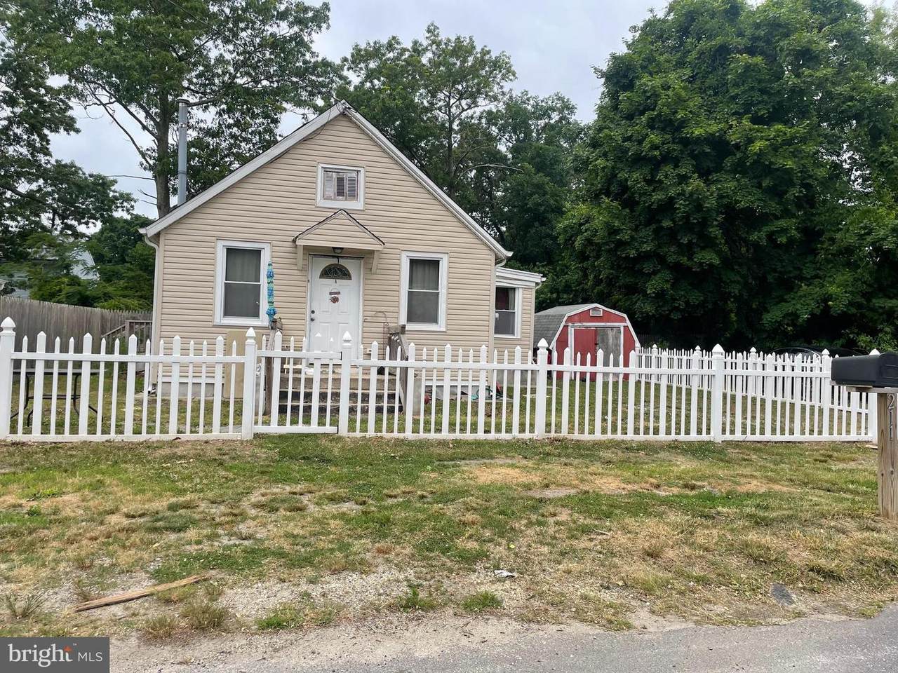 211 Heggen Avenue - Photo 1