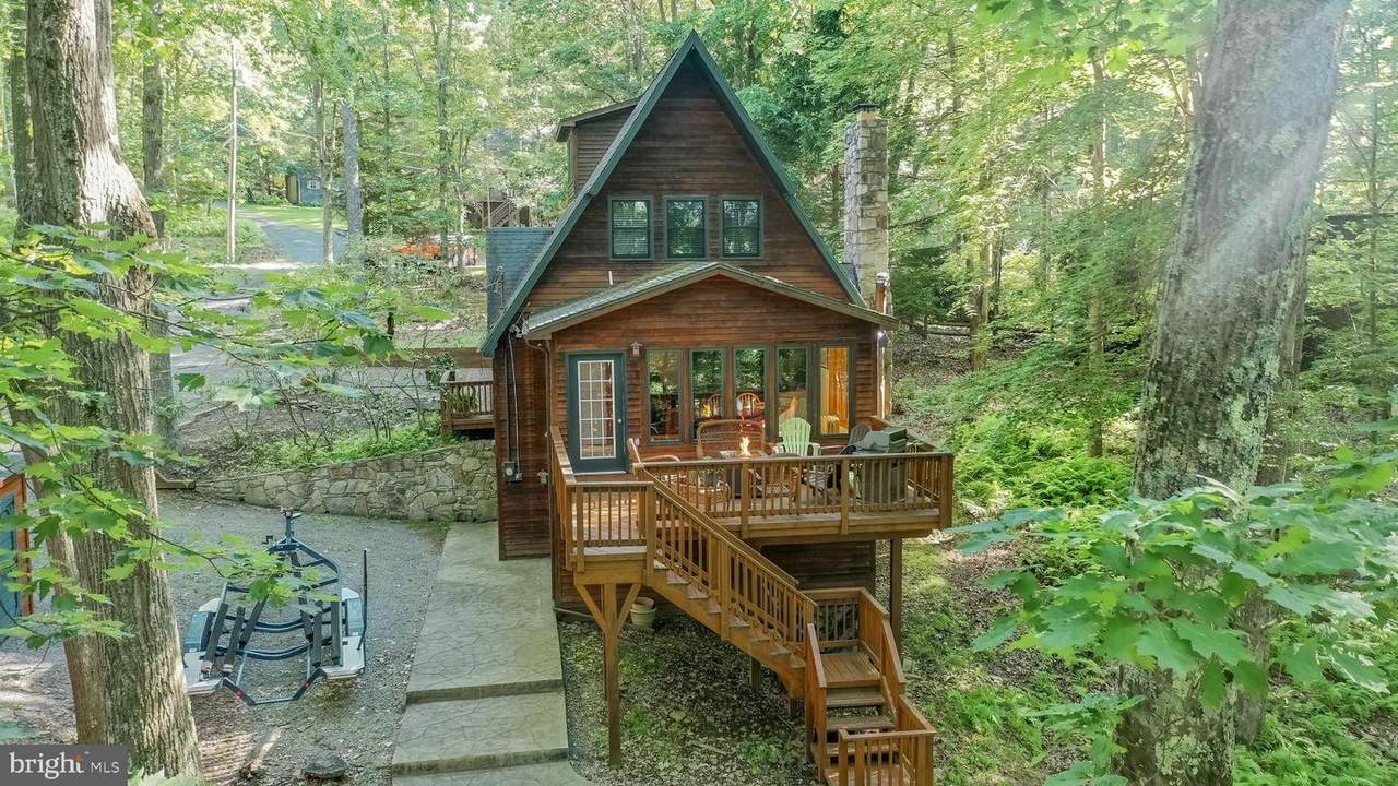 215 Piney Point Drive - Photo 1