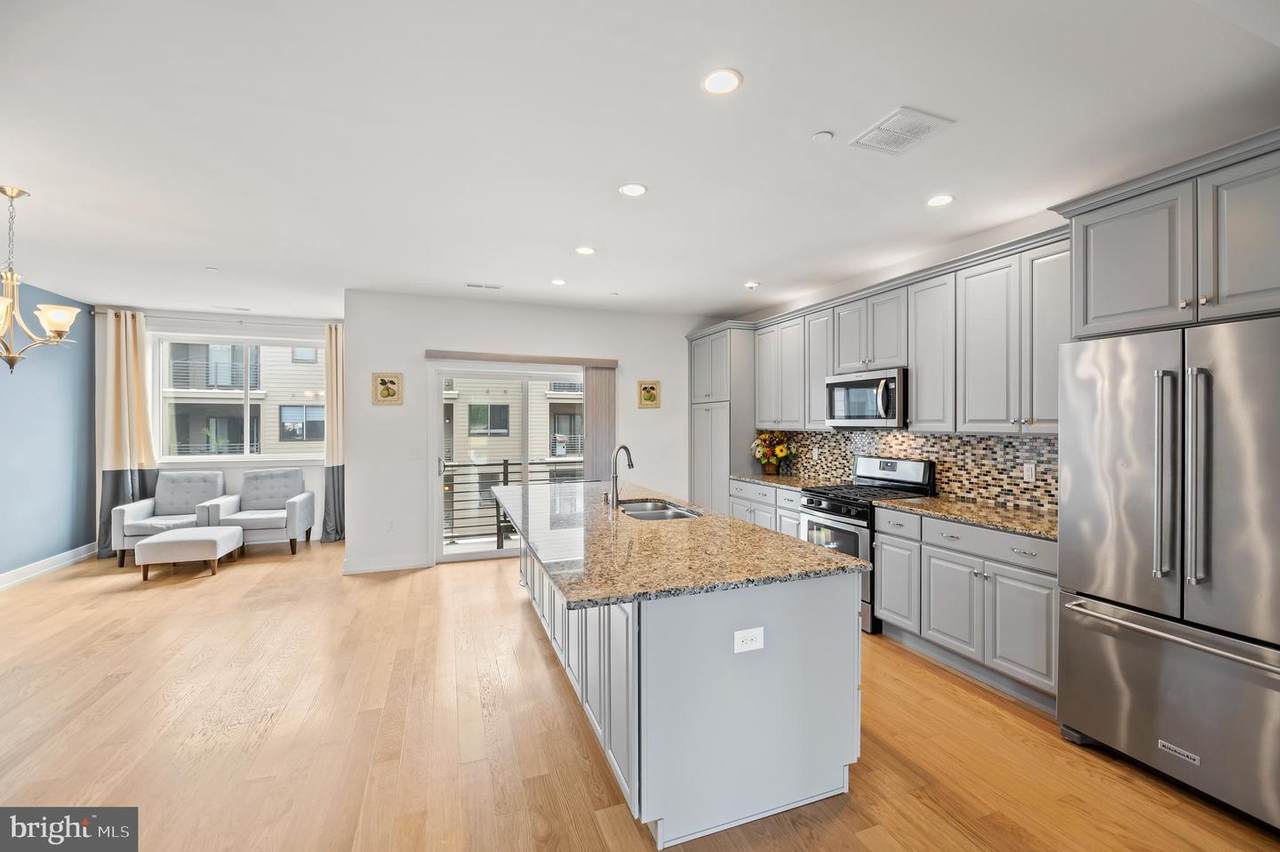 506 Lakeview Court - Photo 1