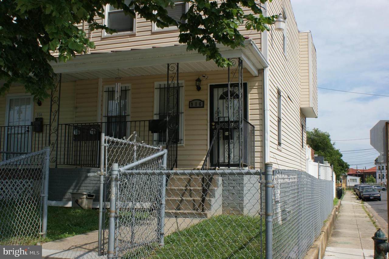916 Savannah Street - Photo 1