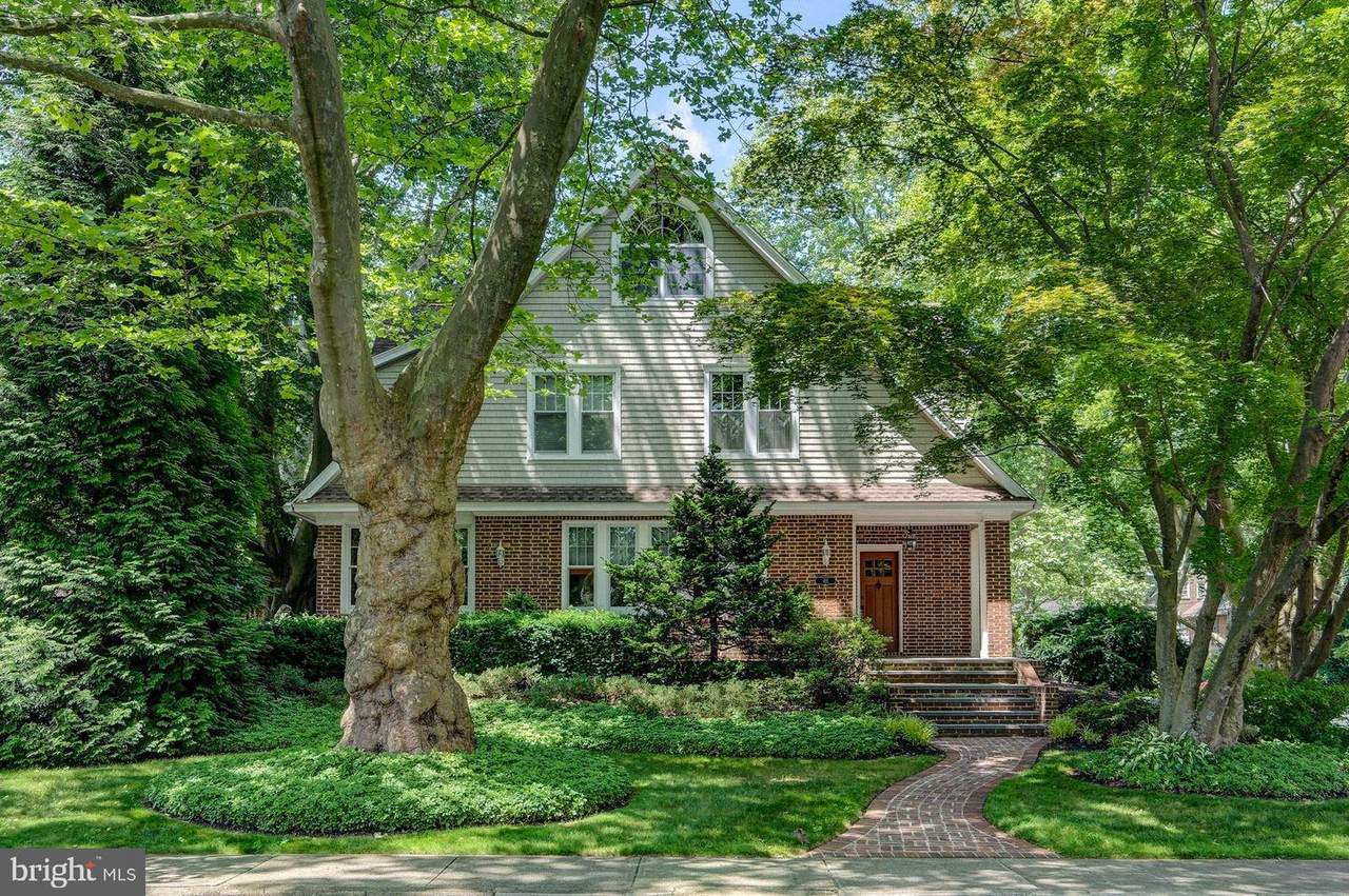 418 Birdwood Avenue - Photo 1