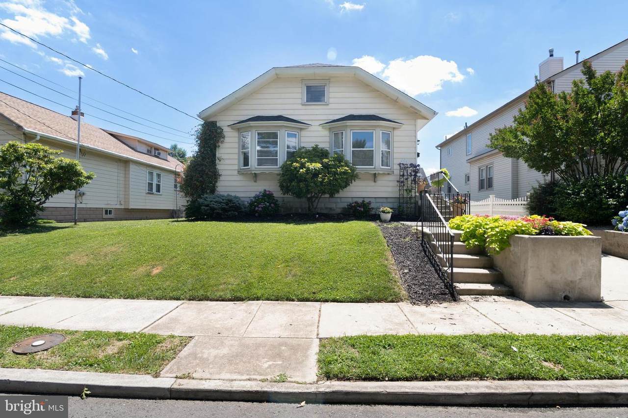 102 Clinton Avenue - Photo 1
