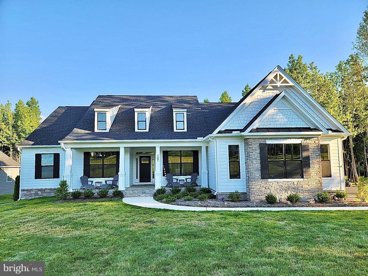 207 Bennington Way - Photo 1