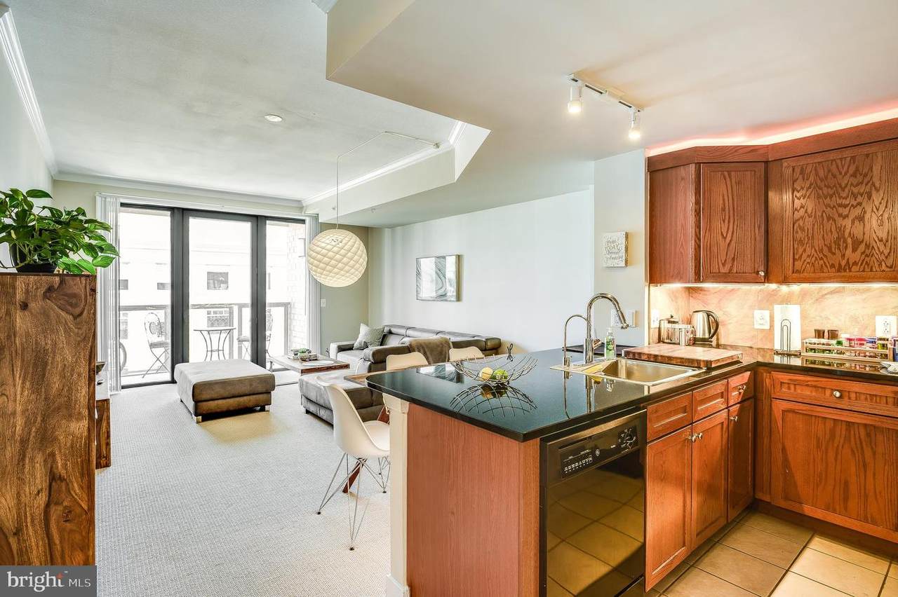616 E Street - Photo 1