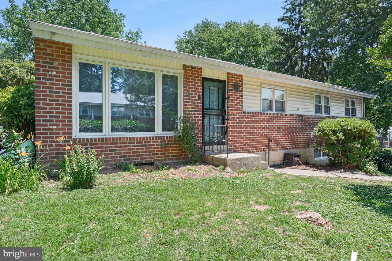 910 Westdale Place - Photo 1