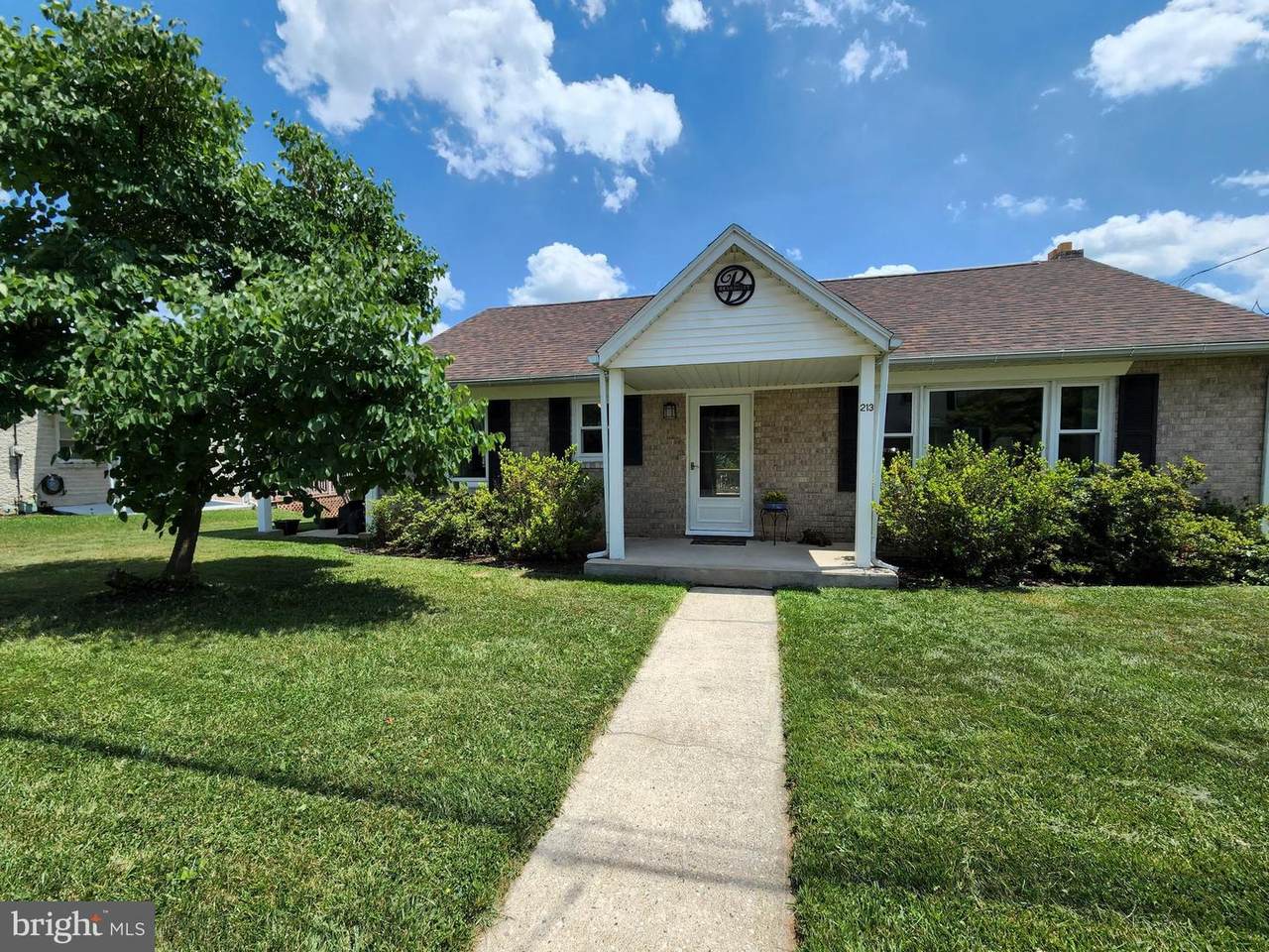 213 Pine Street - Photo 1