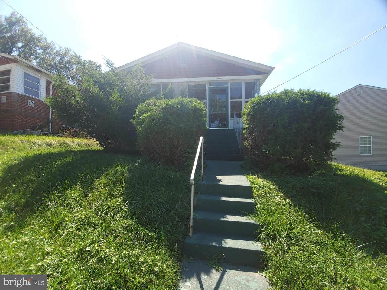 504 47TH Place - Photo 1