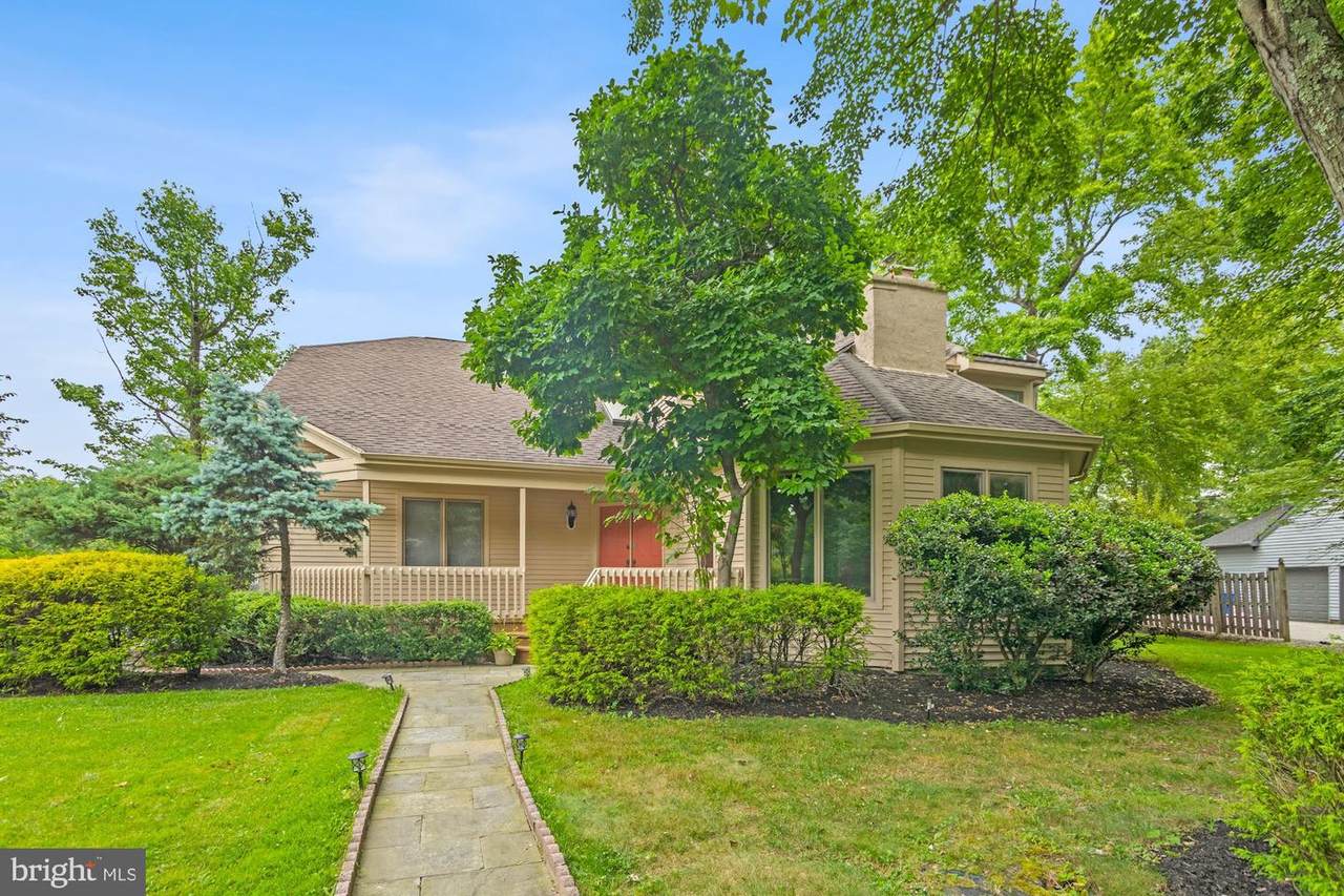 52 Southwood Drive - Photo 1