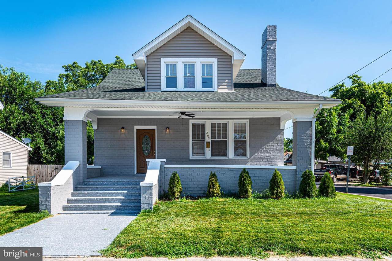 209 Chestnut Street - Photo 1