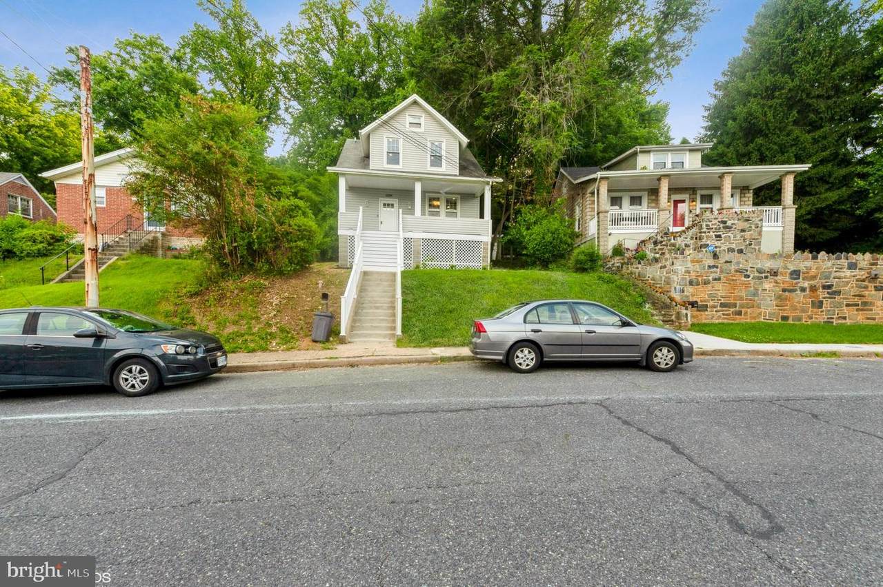 6204 Everall Avenue - Photo 1
