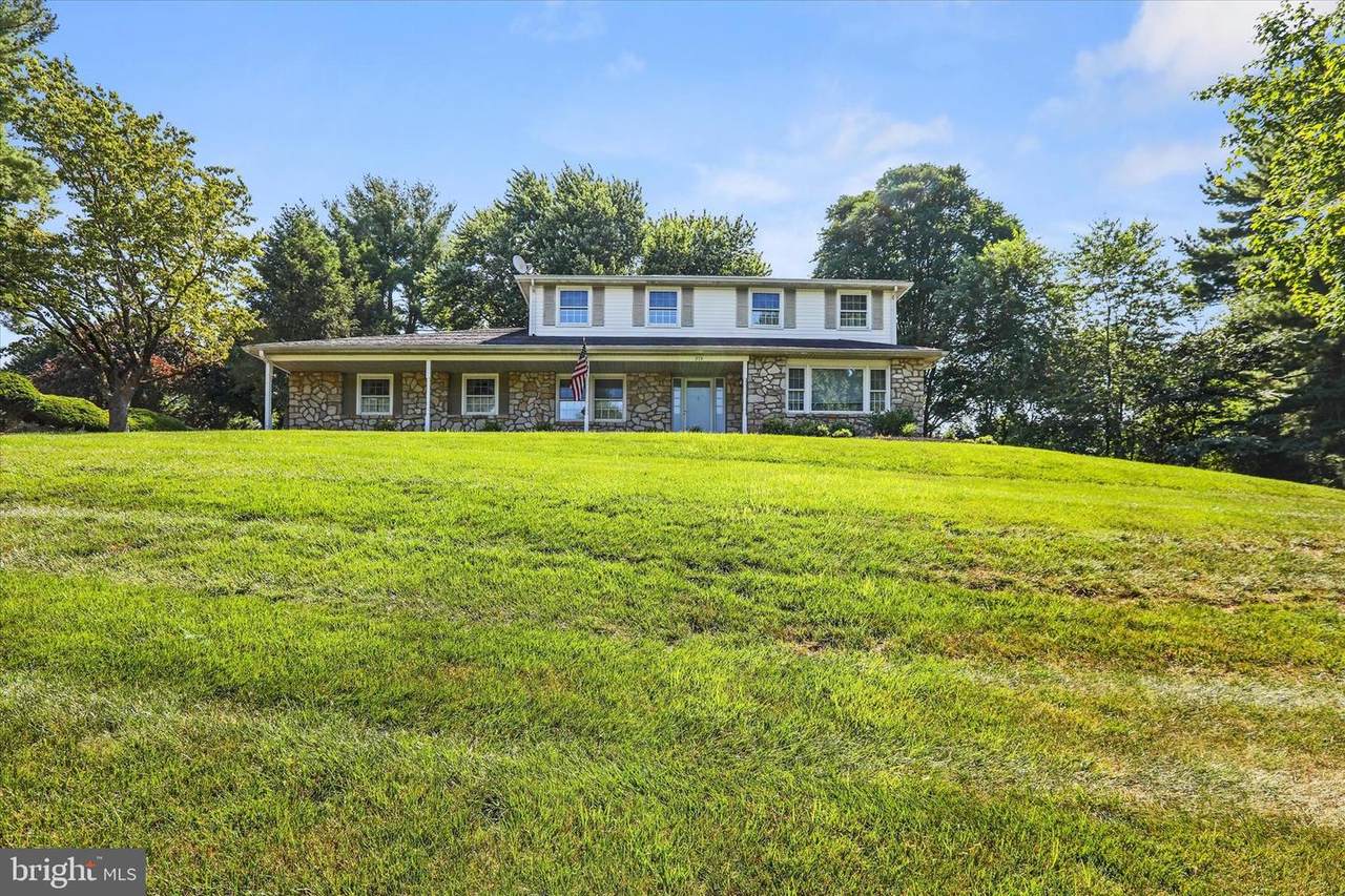 275 Watergate Drive - Photo 1